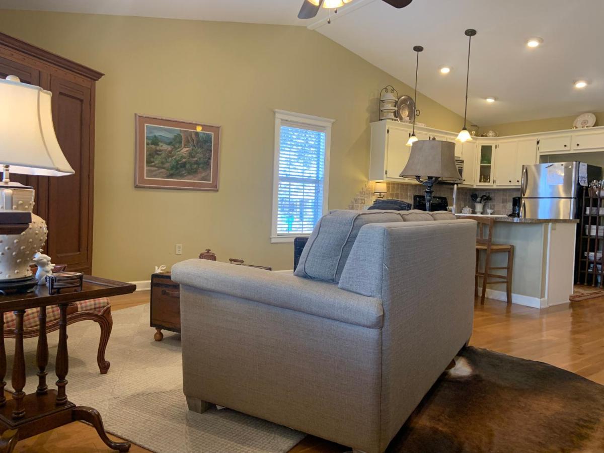 Phoenix Nest Guest Houses - Sunday House Llano 외부 사진