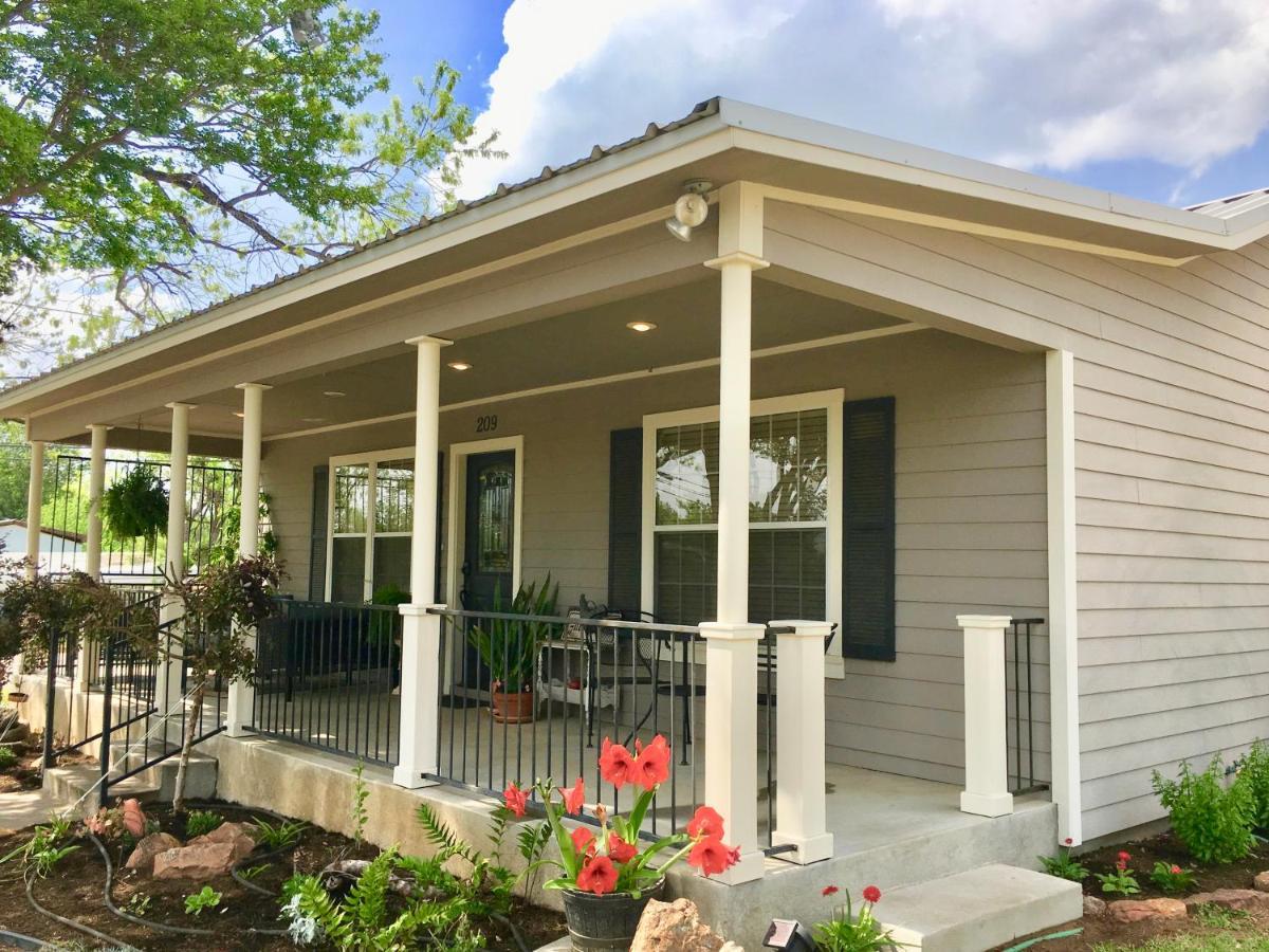 Phoenix Nest Guest Houses - Sunday House Llano 외부 사진