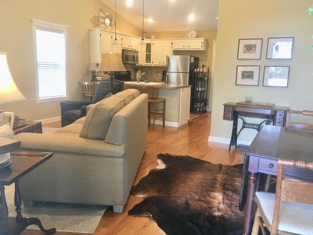 Phoenix Nest Guest Houses - Sunday House Llano 외부 사진